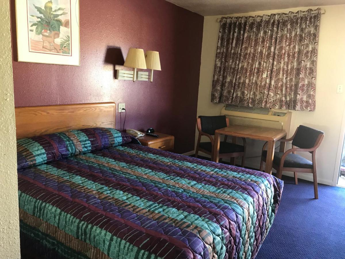 Luxury Inn George West 외부 사진